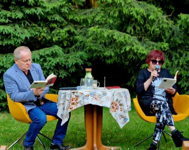 [FOTO] Poetyckie zakończenie Tygodnia Bibliotek w Ziębicach. Mieszkańcy spotkali się z Mirką Szychowiak