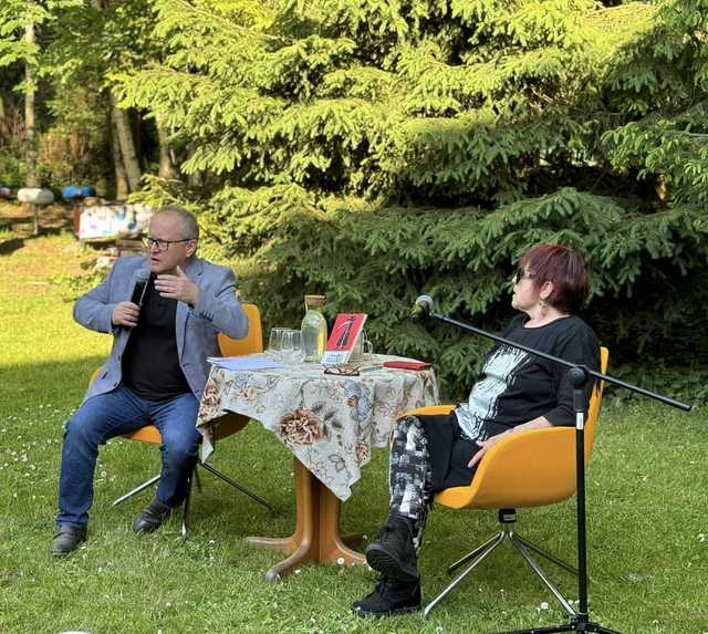 [FOTO] Poetyckie zakończenie Tygodnia Bibliotek w Ziębicach. Mieszkańcy spotkali się z Mirką Szychowiak