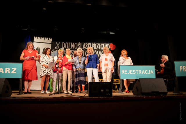 [FOTO] Seniorzy zaprezentowali swoją twórczość artystyczną. To już 10. edycja imprezy