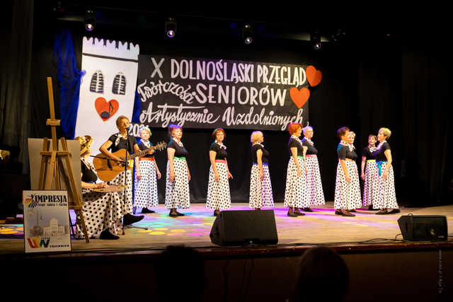 [FOTO] Seniorzy zaprezentowali swoją twórczość artystyczną. To już 10. edycja imprezy