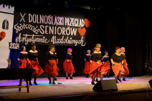 [FOTO] Seniorzy zaprezentowali swoją twórczość artystyczną. To już 10. edycja imprezy