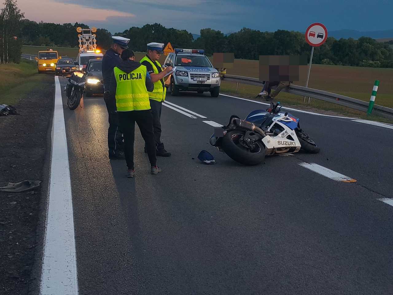 Zderzenie motocykla i osobówki na ósemce. Droga częściowo zablokowana