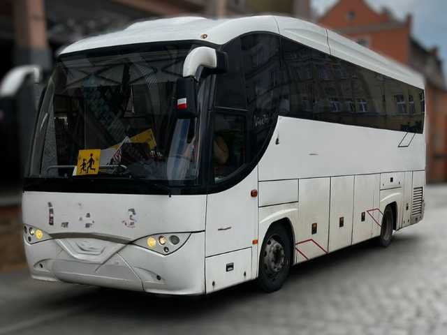 Kolejne dwa autokary, mające wieźć uczniów na wycieczki, w złym stanie technicznym