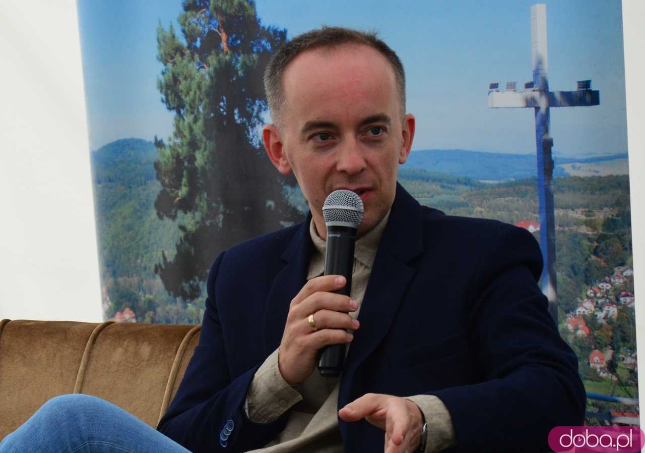 Raz, dwa, trzy Matka Boża patrzy - spotkanie autorskie Tomasza Karamona w Bardzie
