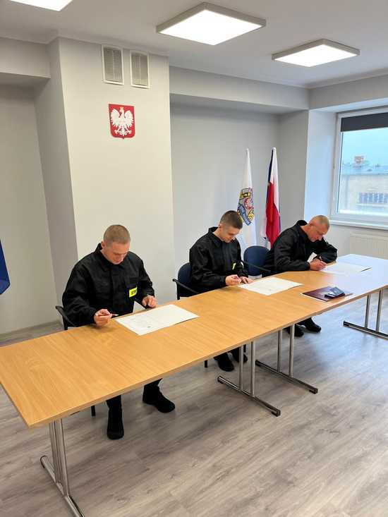 Trzech nowych strażaków rozpoczęło służbę w KP PSP w Ząbkowicach Śląskich