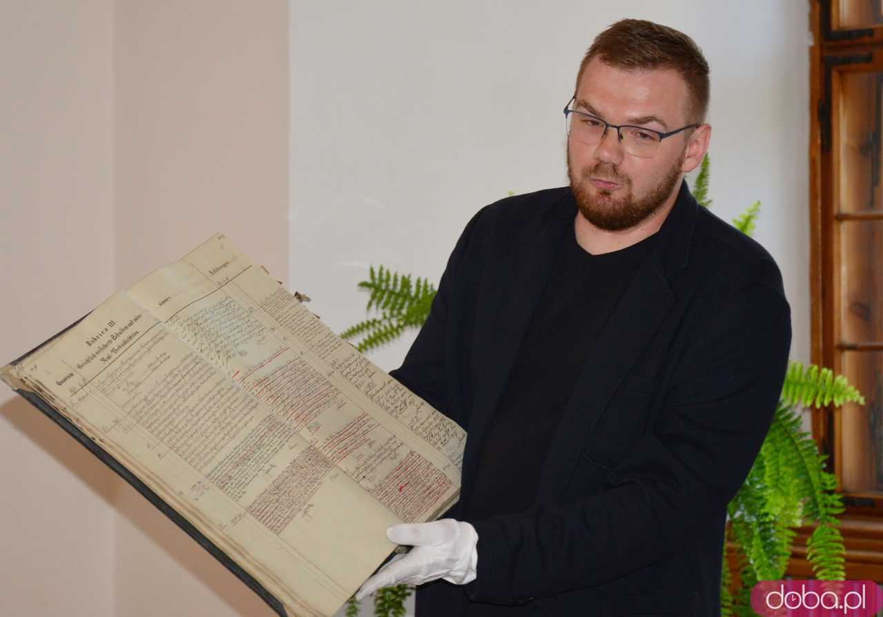 Tajemnice pracy archiwisty, nieznane zakamarki Archiwum Państwowego w Kamieńcu Ząbkowickim