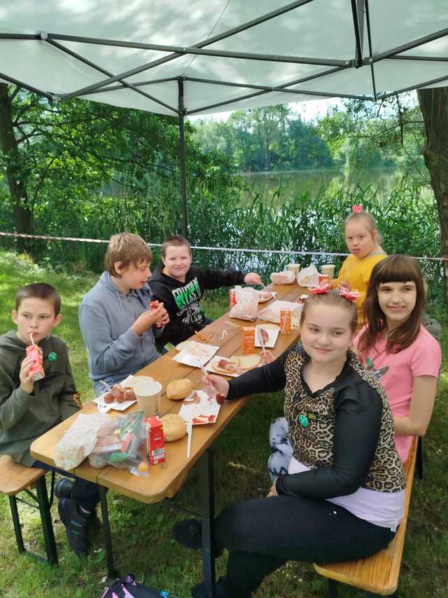 Kamienieccy wędkarze zorganizowali piknik dla dzieci ze szkół specjalnych