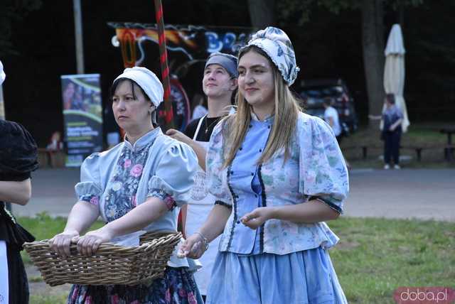 [WIDEO/FOTO] Parada świętojańsko-piernikowa rozpoczęła tegoroczne Dni Barda