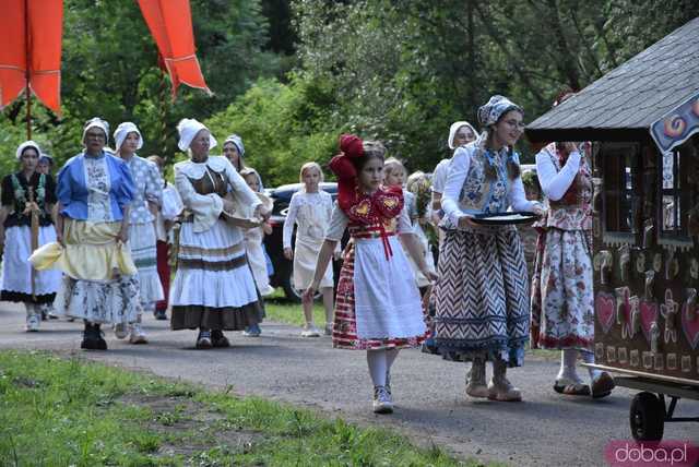 [WIDEO/FOTO] Parada świętojańsko-piernikowa rozpoczęła tegoroczne Dni Barda