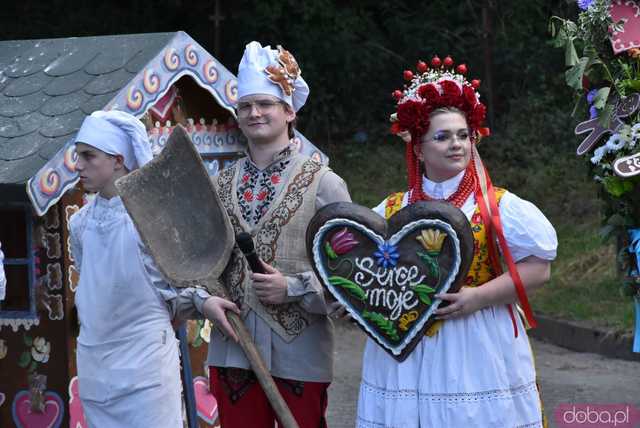 [WIDEO/FOTO] Parada świętojańsko-piernikowa rozpoczęła tegoroczne Dni Barda