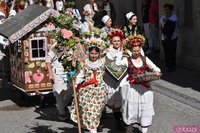 [WIDEO/FOTO] Parada świętojańsko-piernikowa rozpoczęła tegoroczne Dni Barda