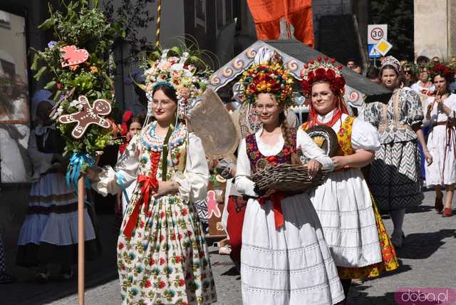 [WIDEO/FOTO] Parada świętojańsko-piernikowa rozpoczęła tegoroczne Dni Barda