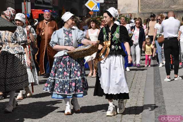 [WIDEO/FOTO] Parada świętojańsko-piernikowa rozpoczęła tegoroczne Dni Barda