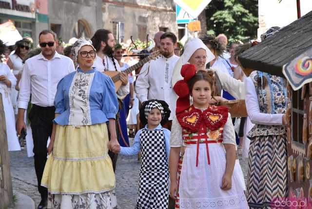 [WIDEO/FOTO] Parada świętojańsko-piernikowa rozpoczęła tegoroczne Dni Barda