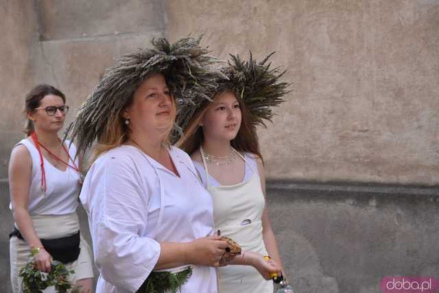 [WIDEO/FOTO] Parada świętojańsko-piernikowa rozpoczęła tegoroczne Dni Barda