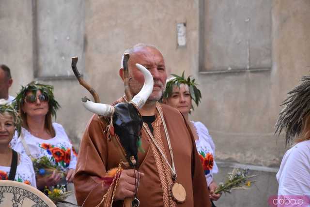 [WIDEO/FOTO] Parada świętojańsko-piernikowa rozpoczęła tegoroczne Dni Barda