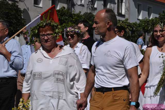 [WIDEO/FOTO] Parada świętojańsko-piernikowa rozpoczęła tegoroczne Dni Barda
