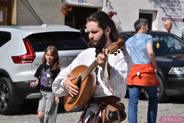 [WIDEO/FOTO] Parada świętojańsko-piernikowa rozpoczęła tegoroczne Dni Barda