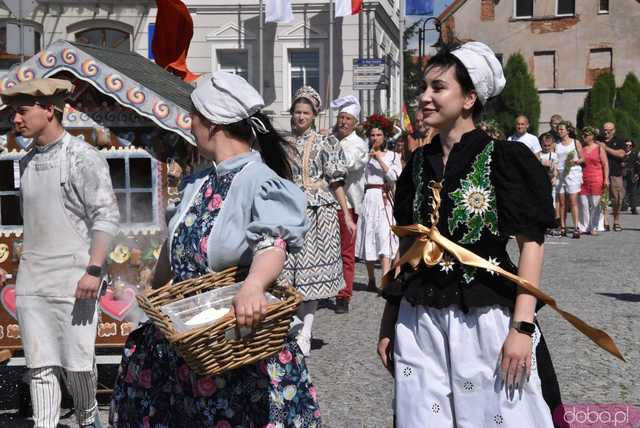 [WIDEO/FOTO] Parada świętojańsko-piernikowa rozpoczęła tegoroczne Dni Barda
