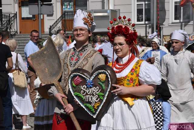 [WIDEO/FOTO] Parada świętojańsko-piernikowa rozpoczęła tegoroczne Dni Barda