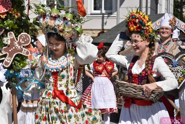 [WIDEO/FOTO] Parada świętojańsko-piernikowa rozpoczęła tegoroczne Dni Barda