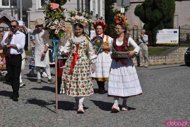 [WIDEO/FOTO] Parada świętojańsko-piernikowa rozpoczęła tegoroczne Dni Barda