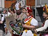 [WIDEO/FOTO] Parada świętojańsko-piernikowa rozpoczęła tegoroczne Dni Barda