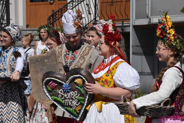 [WIDEO/FOTO] Parada świętojańsko-piernikowa rozpoczęła tegoroczne Dni Barda