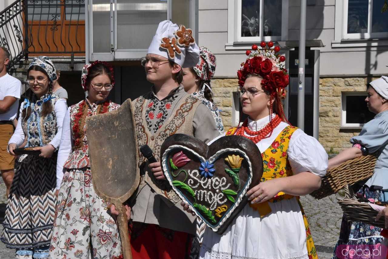 [WIDEO/FOTO] Parada świętojańsko-piernikowa rozpoczęła tegoroczne Dni Barda