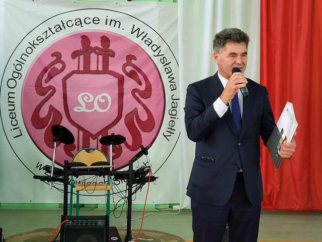 Najlepsi uczniowie szkół ponadpodstawowych nagrodzeni przez Zarząd Powiatu Ząbkowickiego 