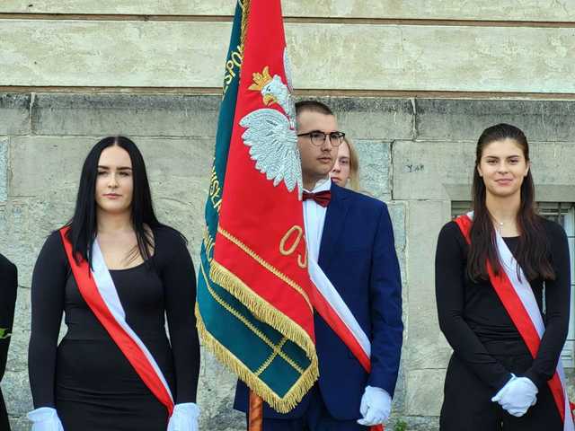 Najlepsi uczniowie szkół ponadpodstawowych nagrodzeni przez Zarząd Powiatu Ząbkowickiego 
