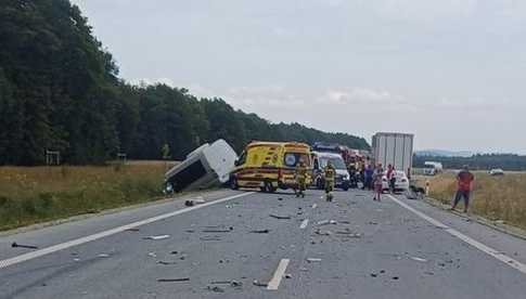 Zderzenie dwóch osobówek na dk46 w Laskach, za Złotym Stokiem wypadek śmiertelny