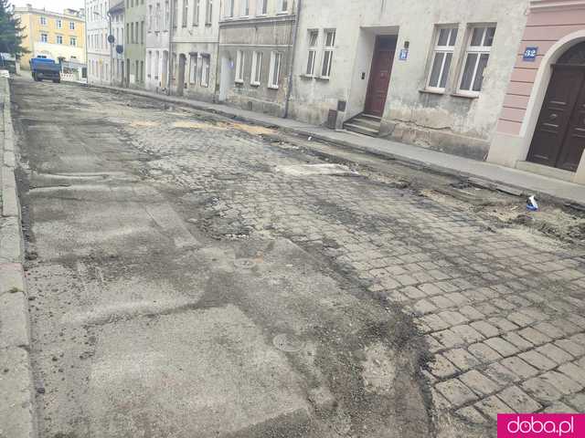 Trwa przebudowa ulicy Armii Krajowej w Ząbkowicach Śląskich 