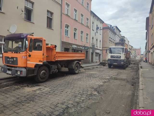 Trwa przebudowa ulicy Armii Krajowej w Ząbkowicach Śląskich 