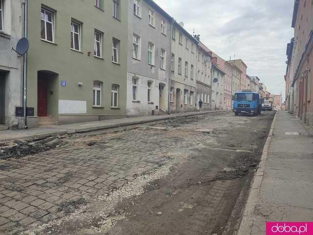 Trwa przebudowa ulicy Armii Krajowej w Ząbkowicach Śląskich 