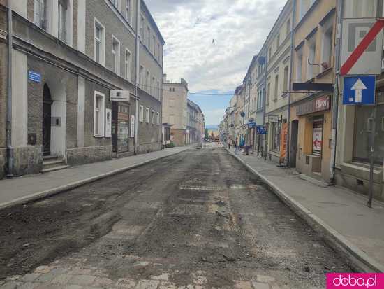 Trwa przebudowa ulicy Armii Krajowej w Ząbkowicach Śląskich 