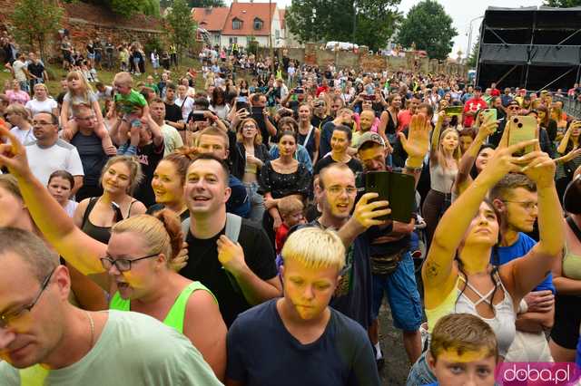 Dni i Noce Krzywej Wieży w strugach deszczu
