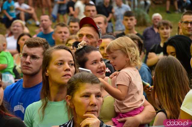 Dni i Noce Krzywej Wieży w strugach deszczu