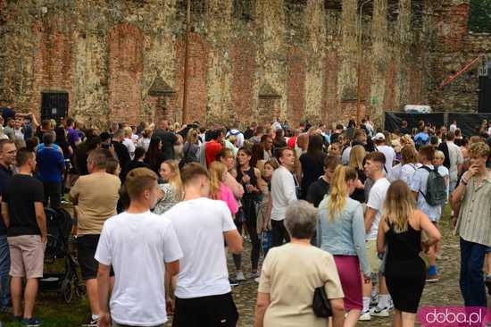 Dni i Noce Krzywej Wieży w strugach deszczu