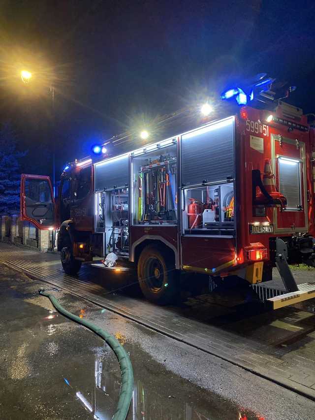 Ulewy i burze nad powiatem. Zalane posesje, skarpa osunęła się na drogę