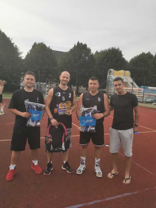 [FOTO/WYNIKI] Rywalizowali w turnieju koszykarskich trójek w Ząbkowicach Śląskich