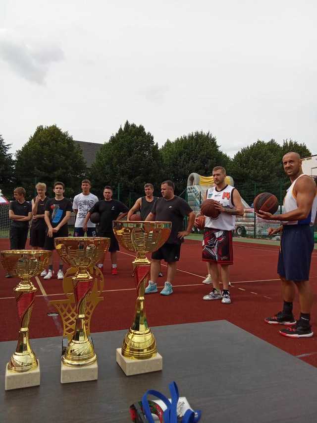 [FOTO/WYNIKI] Rywalizowali w turnieju koszykarskich trójek w Ząbkowicach Śląskich