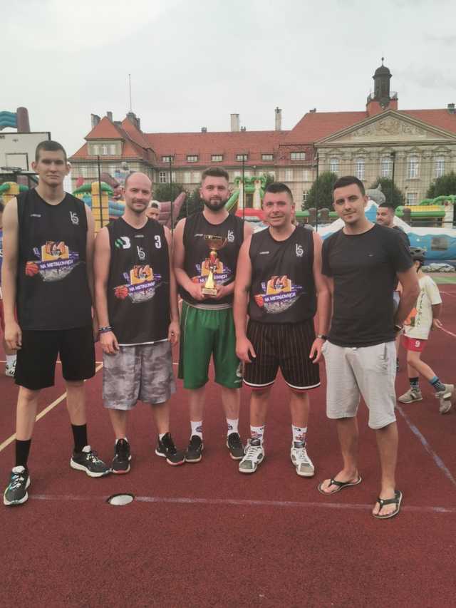 [FOTO/WYNIKI] Rywalizowali w turnieju koszykarskich trójek w Ząbkowicach Śląskich