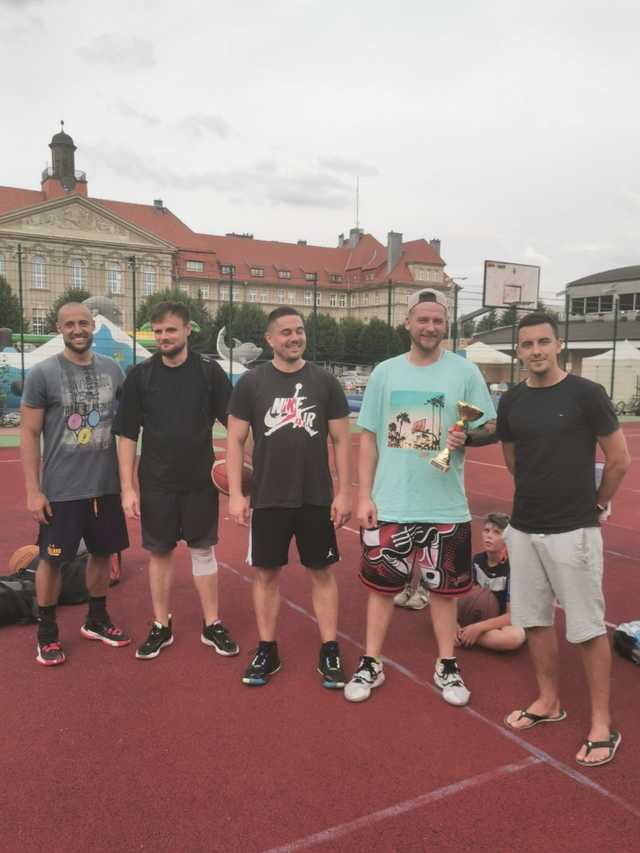 [FOTO/WYNIKI] Rywalizowali w turnieju koszykarskich trójek w Ząbkowicach Śląskich