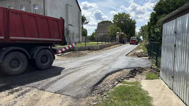 [FOTO] Trwa przebudowa drogi w Osinie Wielkiej. Poprawi się dojazd do boiska i gospodarstw