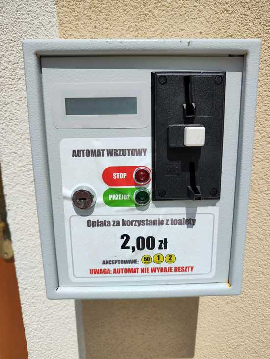 [FOTO] Całodobowa toaleta miejska w Złotym Stoku już dostępna dla mieszkańców i turystów!