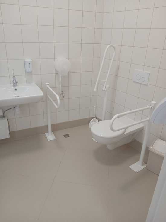 [FOTO] Całodobowa toaleta miejska w Złotym Stoku już dostępna dla mieszkańców i turystów!