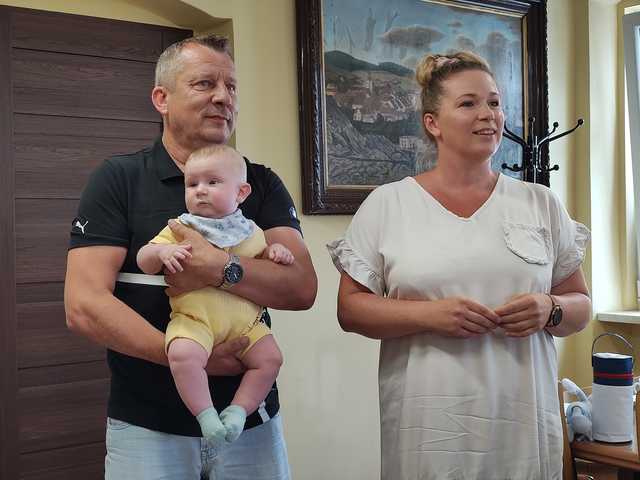 [FOTO] Władze miasta spotkały się z najmłodszymi mieszkańcami gminy. To maluchy urodzone w I półroczu tego roku