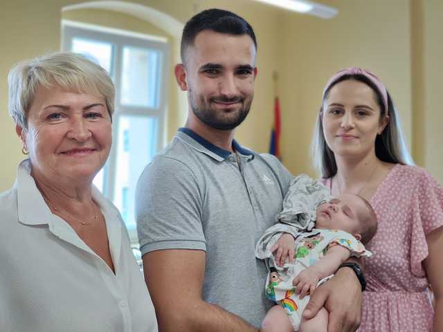 [FOTO] Władze miasta spotkały się z najmłodszymi mieszkańcami gminy. To maluchy urodzone w I półroczu tego roku