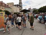 [FOTO] Zabytkowe pojazdy zawitały na ząbkowicki rynek w ostatni dzień rajdu Tylko dla Zuchwałych